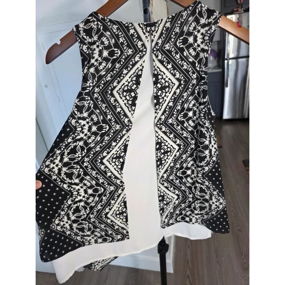 Woman's blouse - Picture 3 of 5